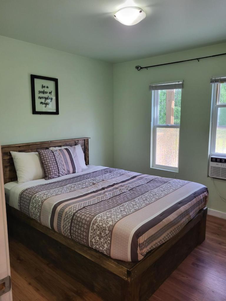 Quaint 2 bd apt w/view 4 guests photo 4