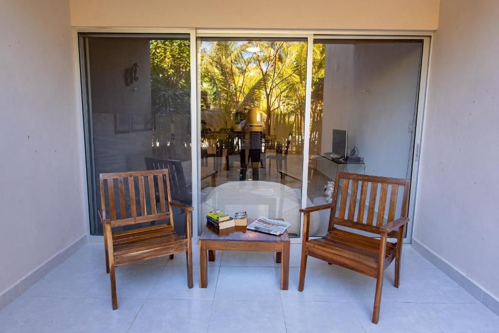 Spacious and private retreat 1 block from the beach in Progreso East photo 4