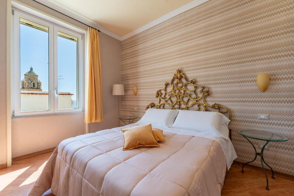Amalpha Domus 100 sqm Apt with AC WiFi and balcony - 3rd floor, 50 steps in the Building