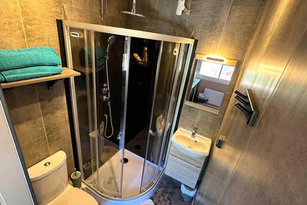 Maisonnette Jacuzzi & Piscine photo 2