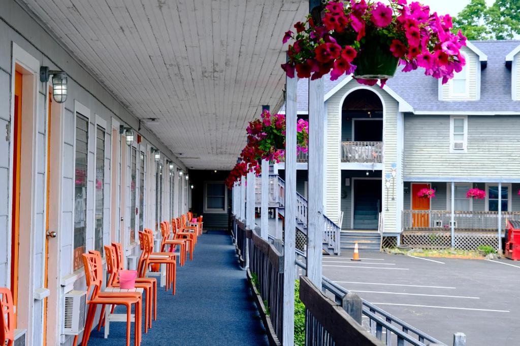 Dock House Inn image