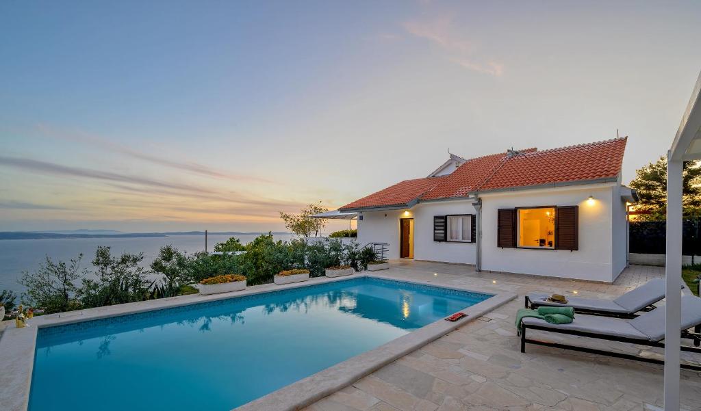 Nudist friendly villa with fence arround pool and garden to relax and enjoy photo 4