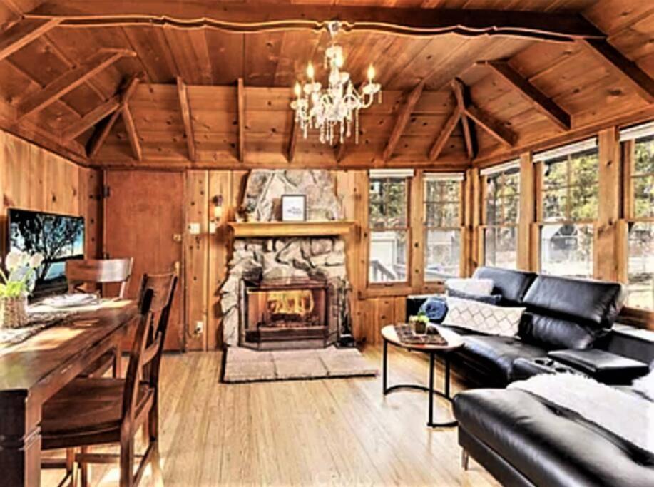 Cozy Bear Cabin with Spa photo 4