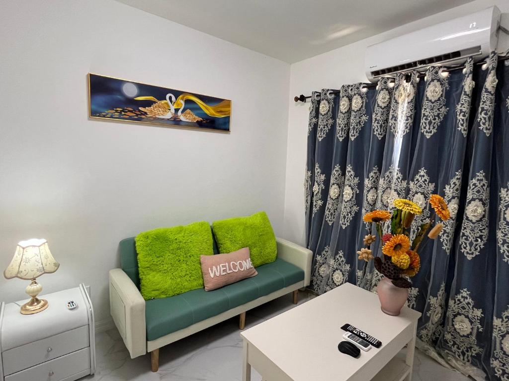 Cozy apartment in Venetian RD within 10min from Airports photo 3