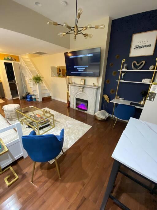 2 Bedroom Suite w/Daybed, Kitchen & 2Workspaces AC photo 1
