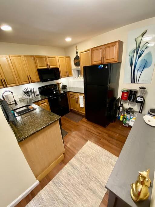 2 Bedroom Suite w/Daybed, Kitchen & 2Workspaces AC photo 3