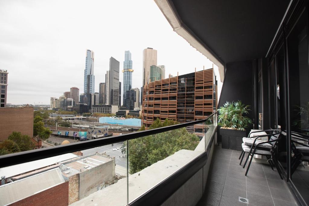 ‘Sunrise on Aura’ Apartment with stunning views. photo 4