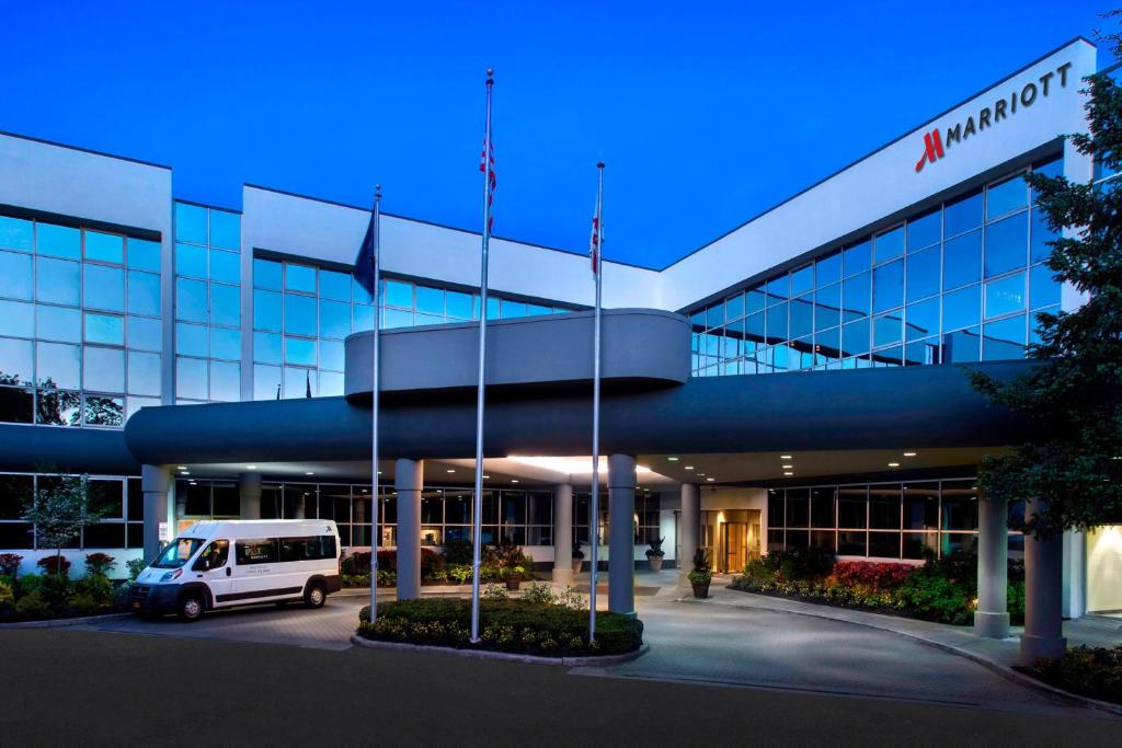 Marriott Melville Long Island image