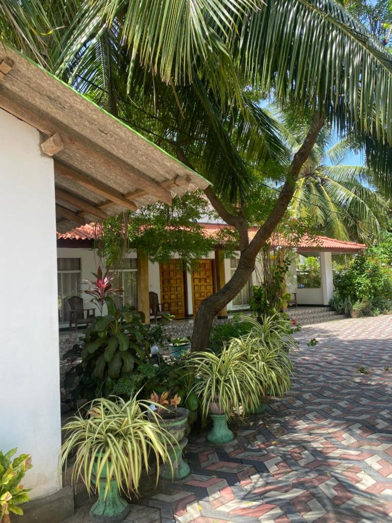 Island Breeze Inn