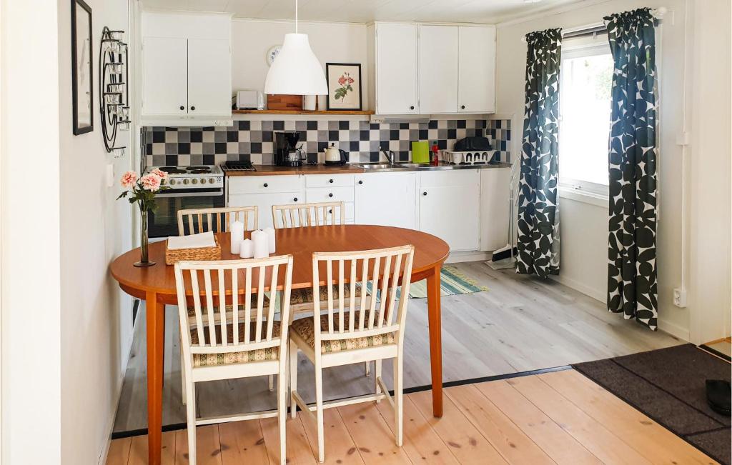 Nice Home In Frjestaden With Wifi photo 2