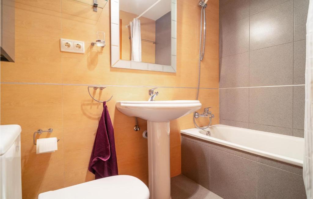 Stunning Apartment In Roquetas De Mar With Outdoor Swimming Pool, Wifi And 2 Bedrooms photo 4