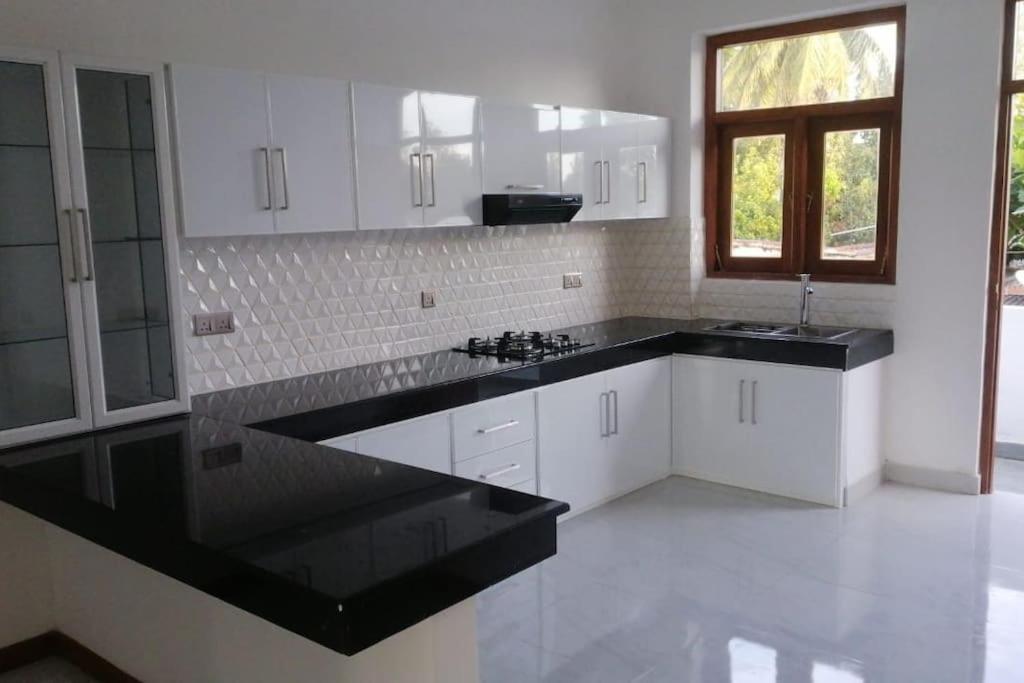 Luxury 2BR Apartment in Ratmalana photo 1