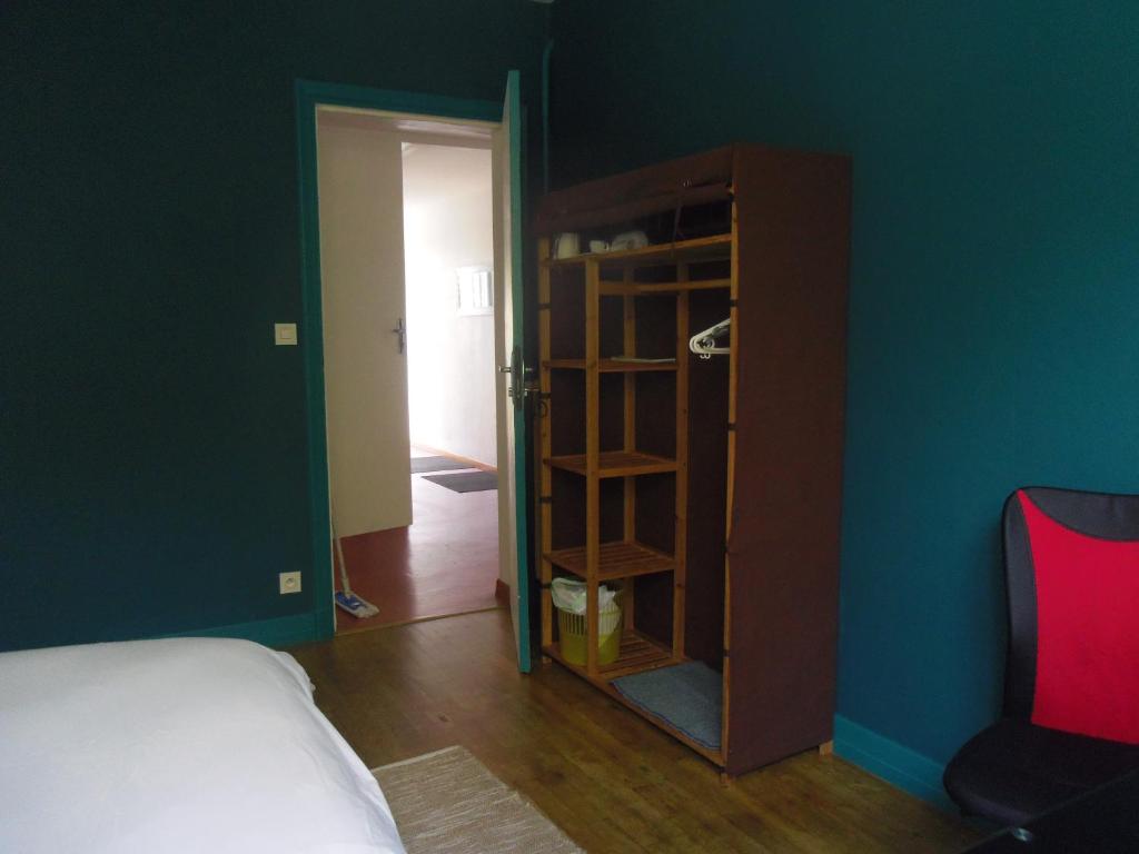 Chambre meublée sympa proche centre ville Lorient photo 3