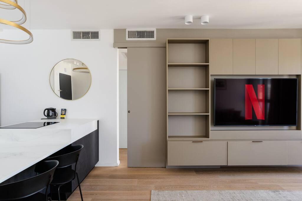 Luxury 2BR in New Building by Nahalat Binyamin photo 4