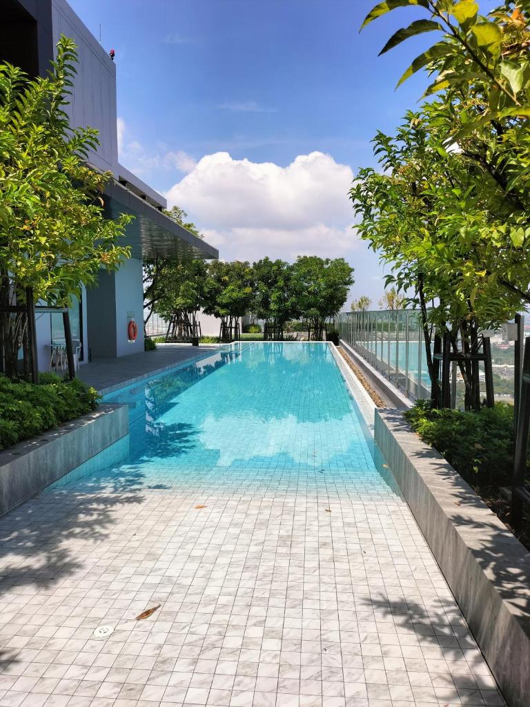 Two bedroom condo with rooftop pool photo 3