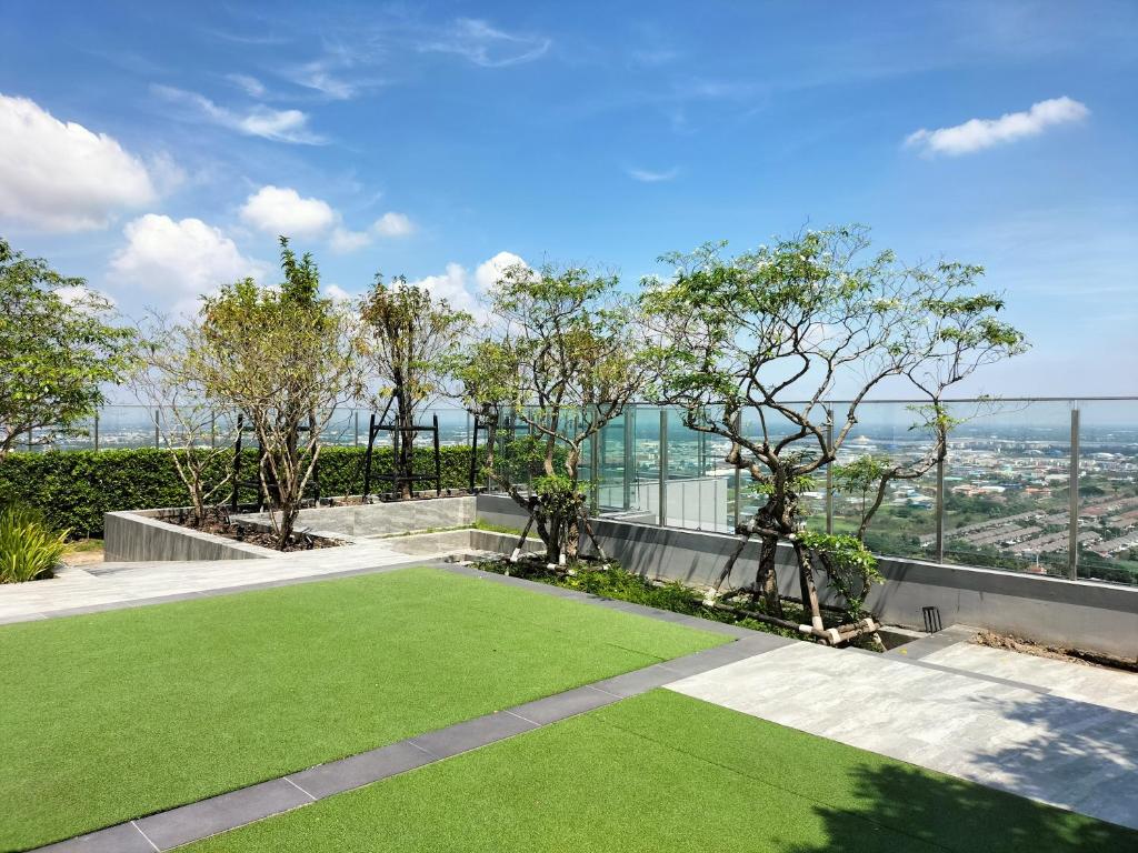 Two bedroom condo with rooftop pool photo 2