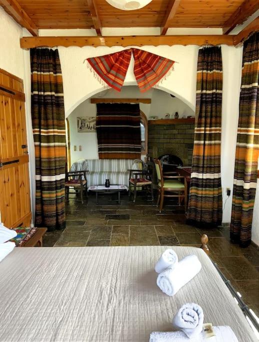 Villa Kamari-Cretan style apartment