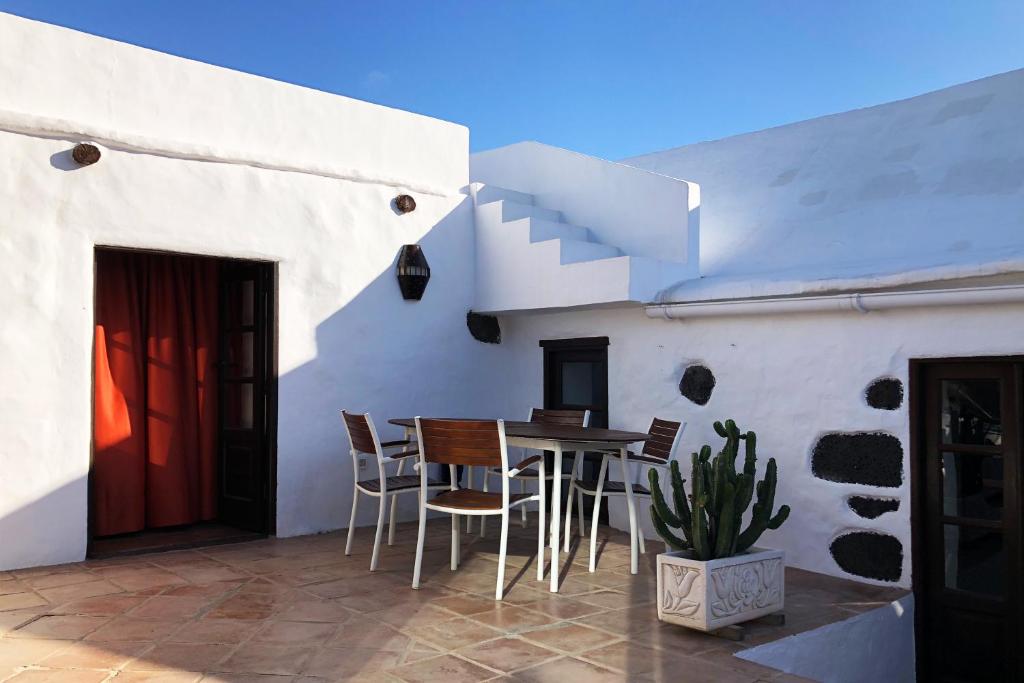 Casa Lupe. Art-inspired courtyard house in Teguise photo 4