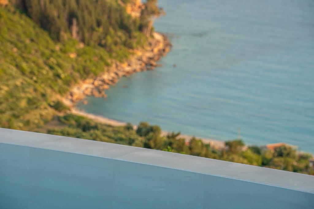 Le Grand Bleu Villa photo 3