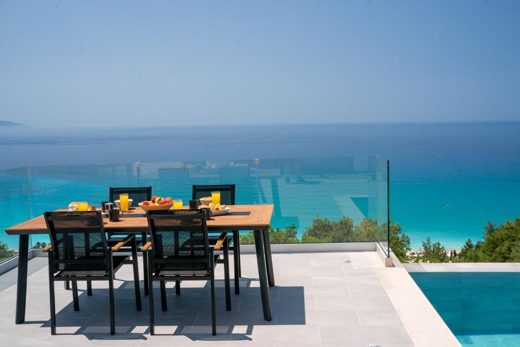 Le Grand Bleu Villa photo 4