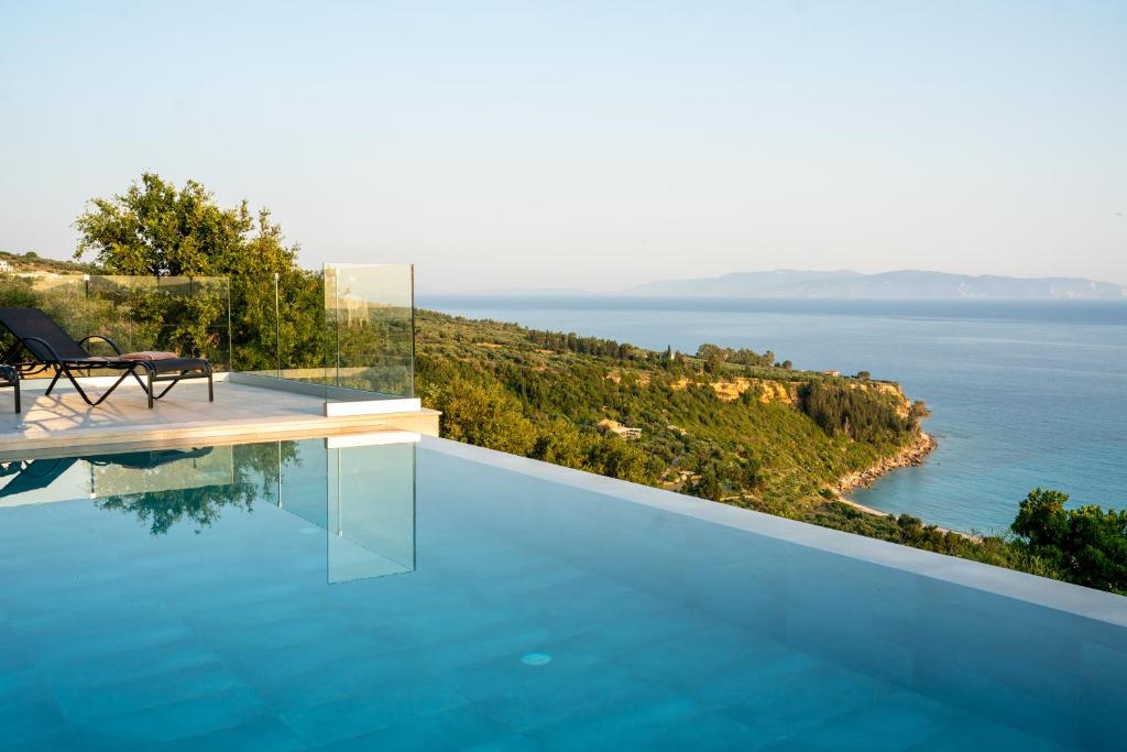 Le Grand Bleu Villa photo 1