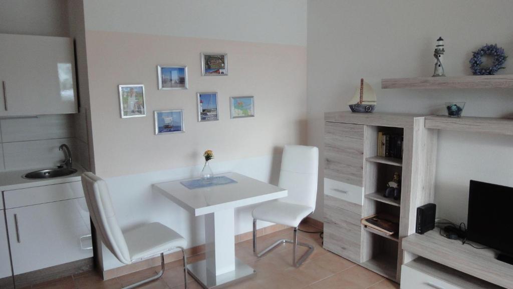 FEWO-fuer-2-Pers-Hafenblick-2-Ueckermuende-Stettiner-Haff-Ostsee-direkt-Yachthafen photo 4