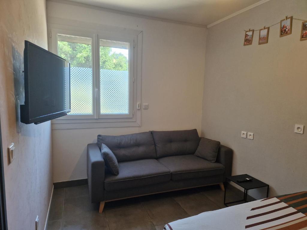 Appartement indépendant dans maison avec jardinet, au calme photo 2