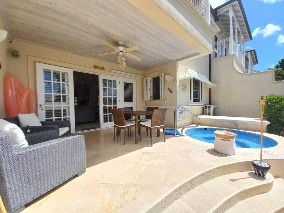 Battaleys Mews modern 3 bed with plunge pool photo 2