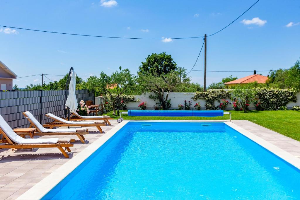 Kristina holiday home with private swimmingpool photo 2