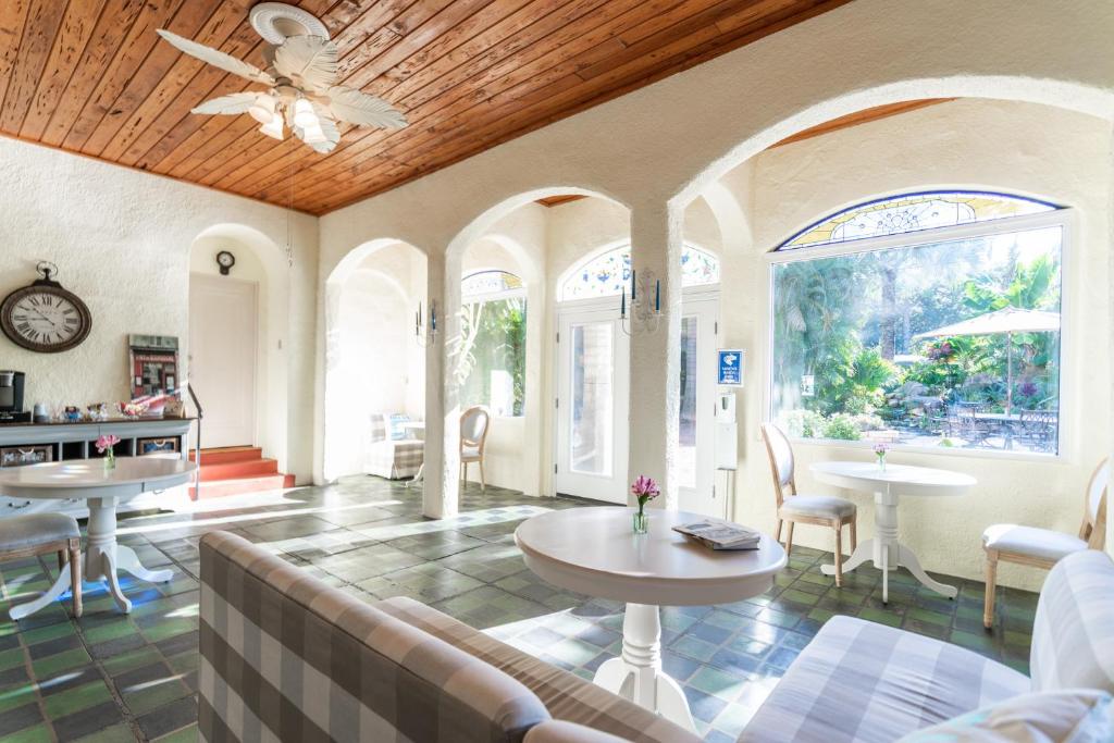 Banyan House Vacation Rentals photo 4