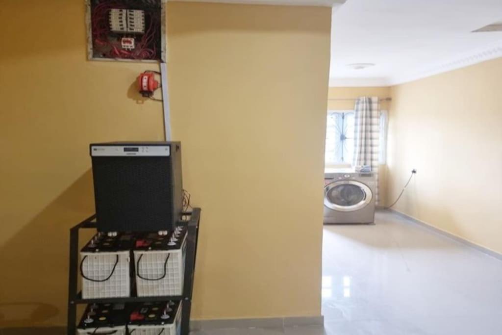 A Stunning 3 Bedroom Apartment in Okitipupa -6 ppl photo 1