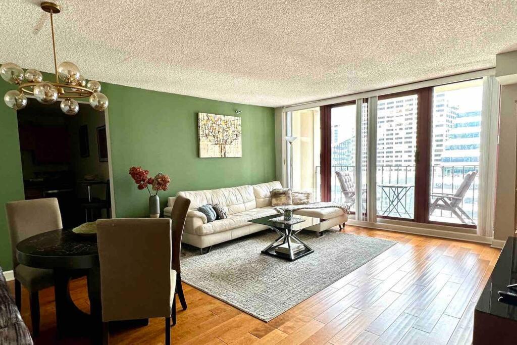 Premium Downtown Location! Riverwalk & Magnificent Mile photo 1