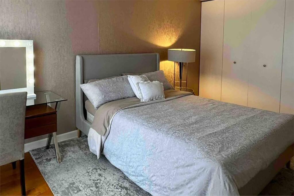 Premium Downtown Location! Riverwalk & Magnificent Mile photo 3