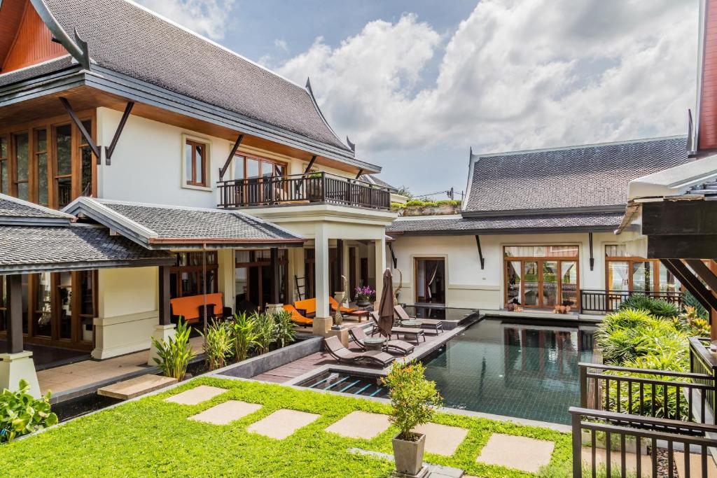 6BR Rawai Seaside Villa Swimming Pool