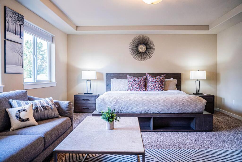 Kirkland Luxury Tranquil Retreat 7BR w Office photo 2