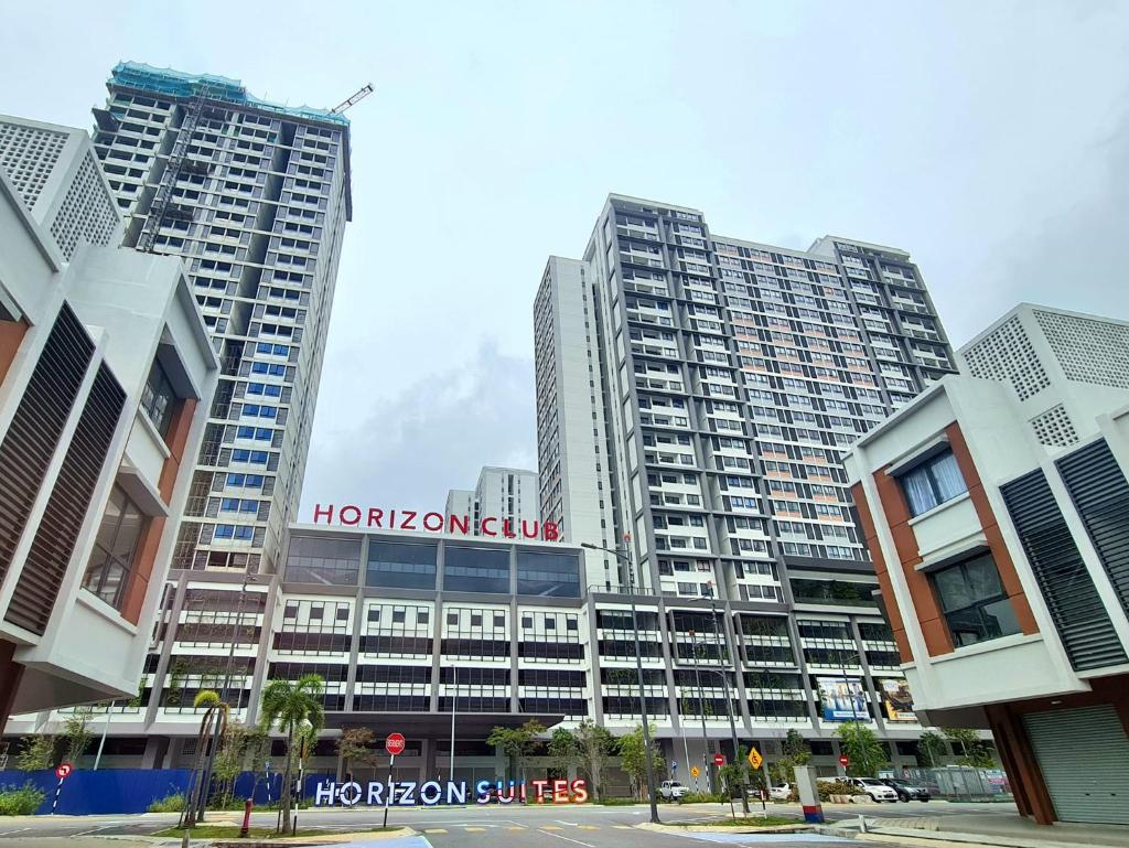 Horizon Suites near KLIA Free Wi-Fi Netflix (green) photo 1