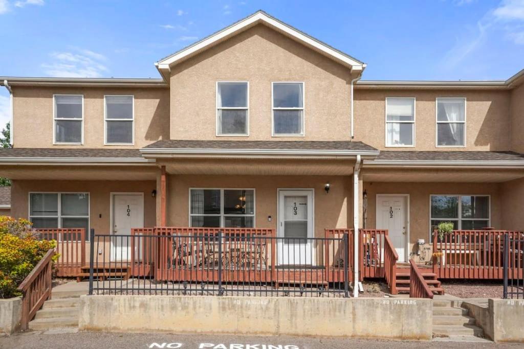 2 bed 2 and a half bath close to shopping restaurants and more photo 1