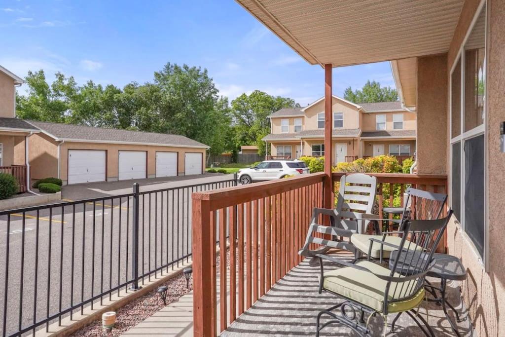 2 bed 2 and a half bath close to shopping restaurants and more photo 2