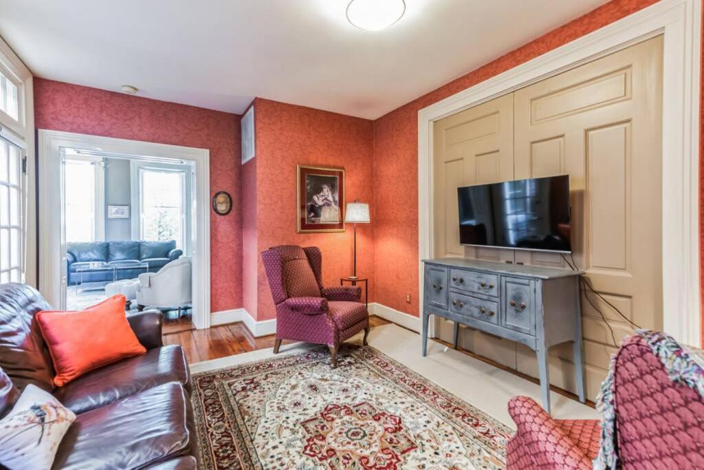 Historic Petersburg Row Home photo 3