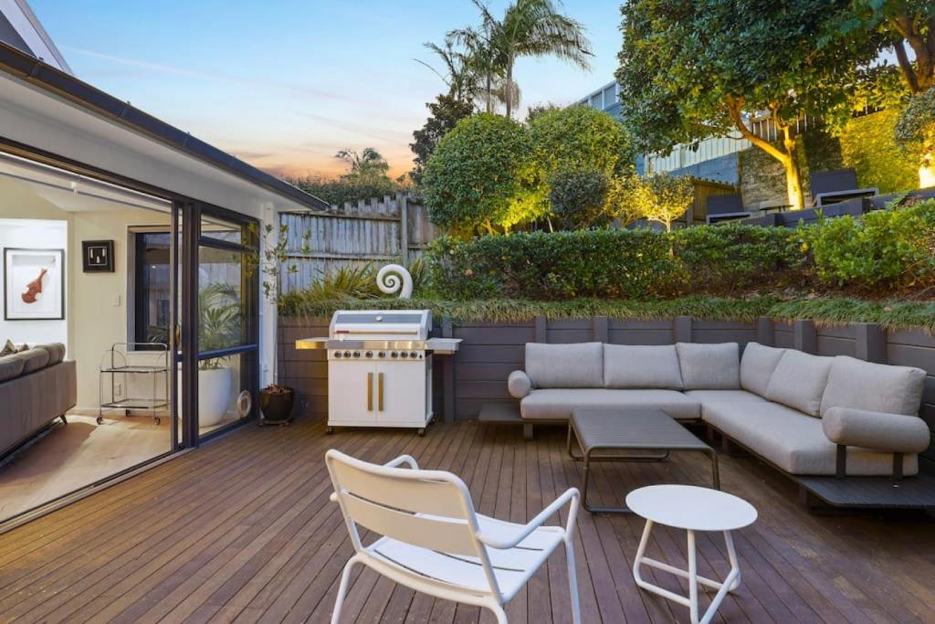 Elite Retreat Ponsonby with Parking and Deck photo 3