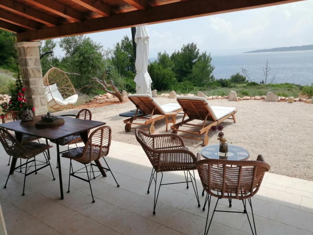 Kuća za odmor Gnjila u uvali iznad prekrasne plaže photo 1