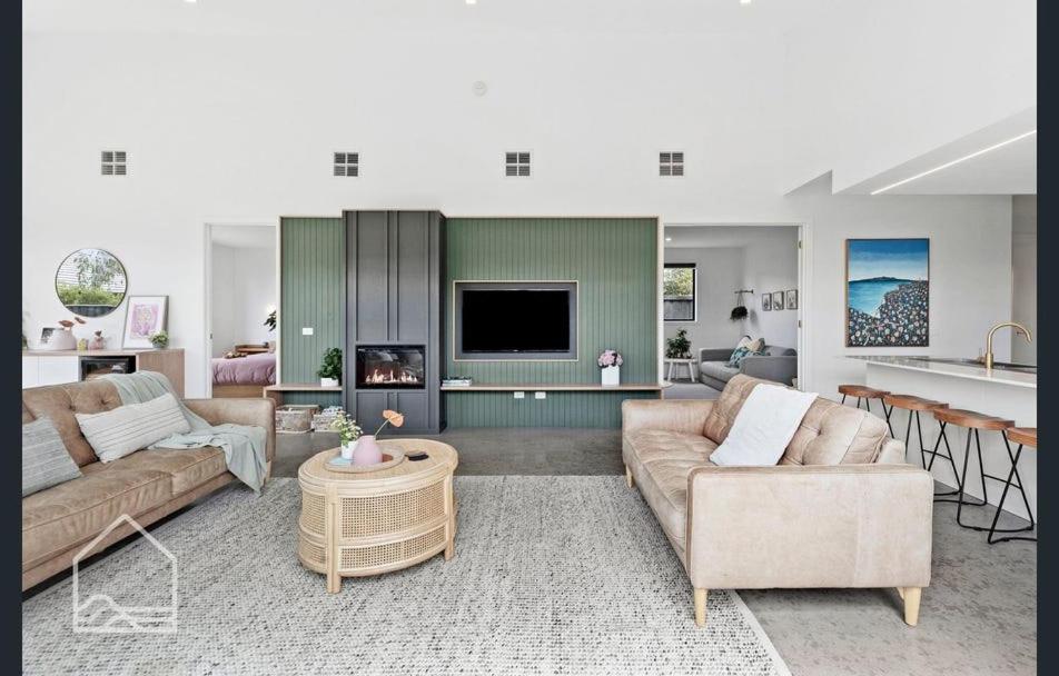 Crescent House - Point Lonsdale Family Home photo 1