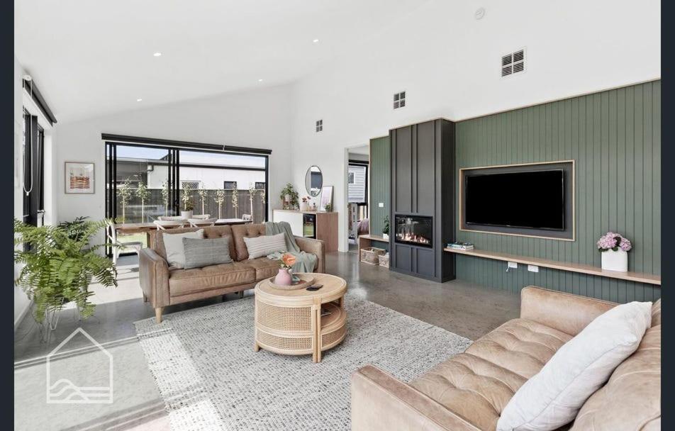Crescent House - Point Lonsdale Family Home photo 4
