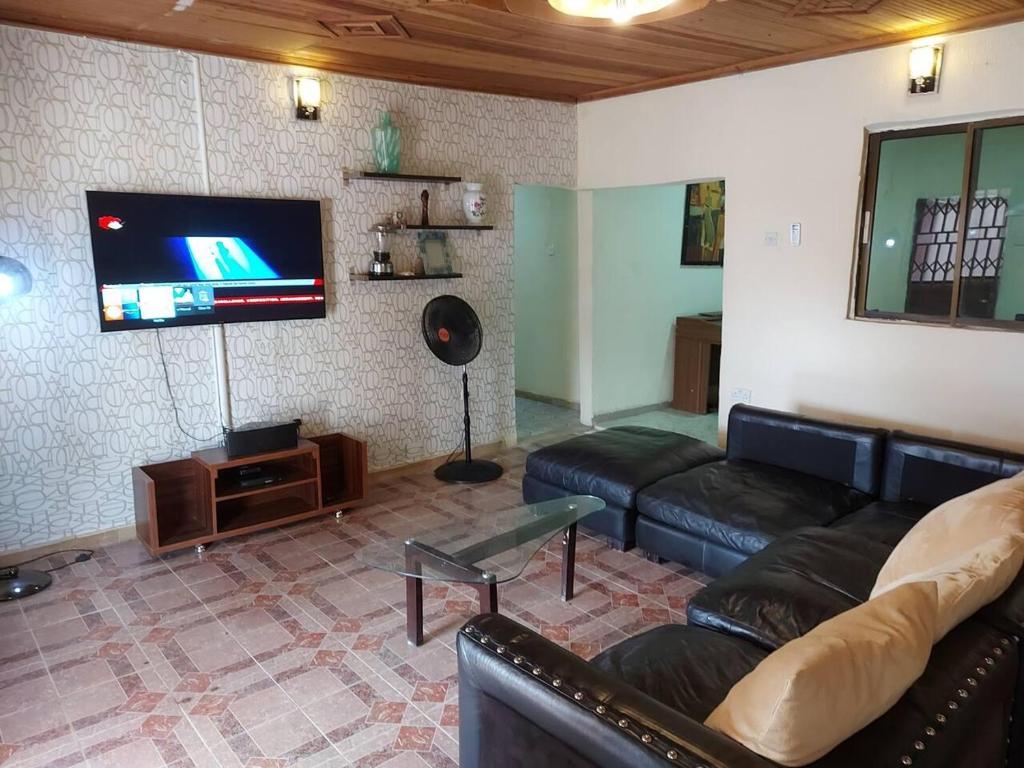Charming 2-Bed Cottage in Benin City photo 3