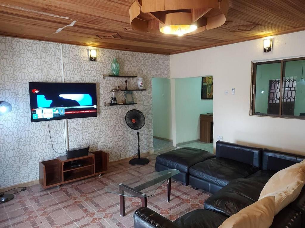 Charming 2-Bed Cottage in Benin City photo 1