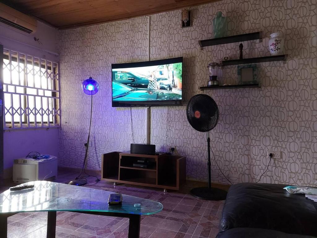 Charming 2-Bed Cottage in Benin City photo 2