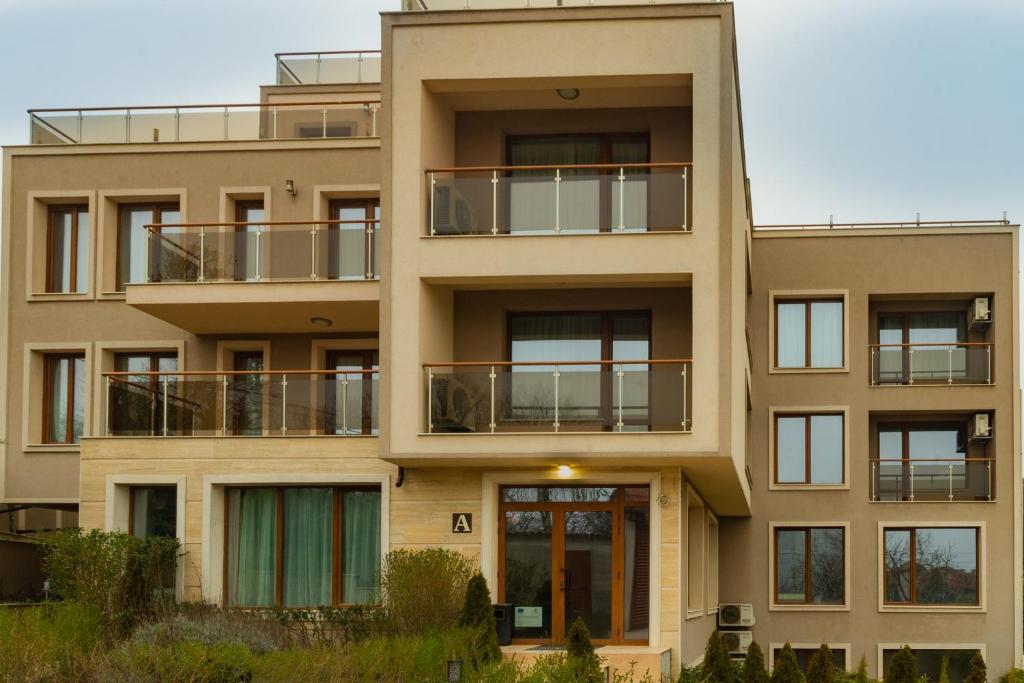 Vemara City Boutique Hotel-free parking, Varna