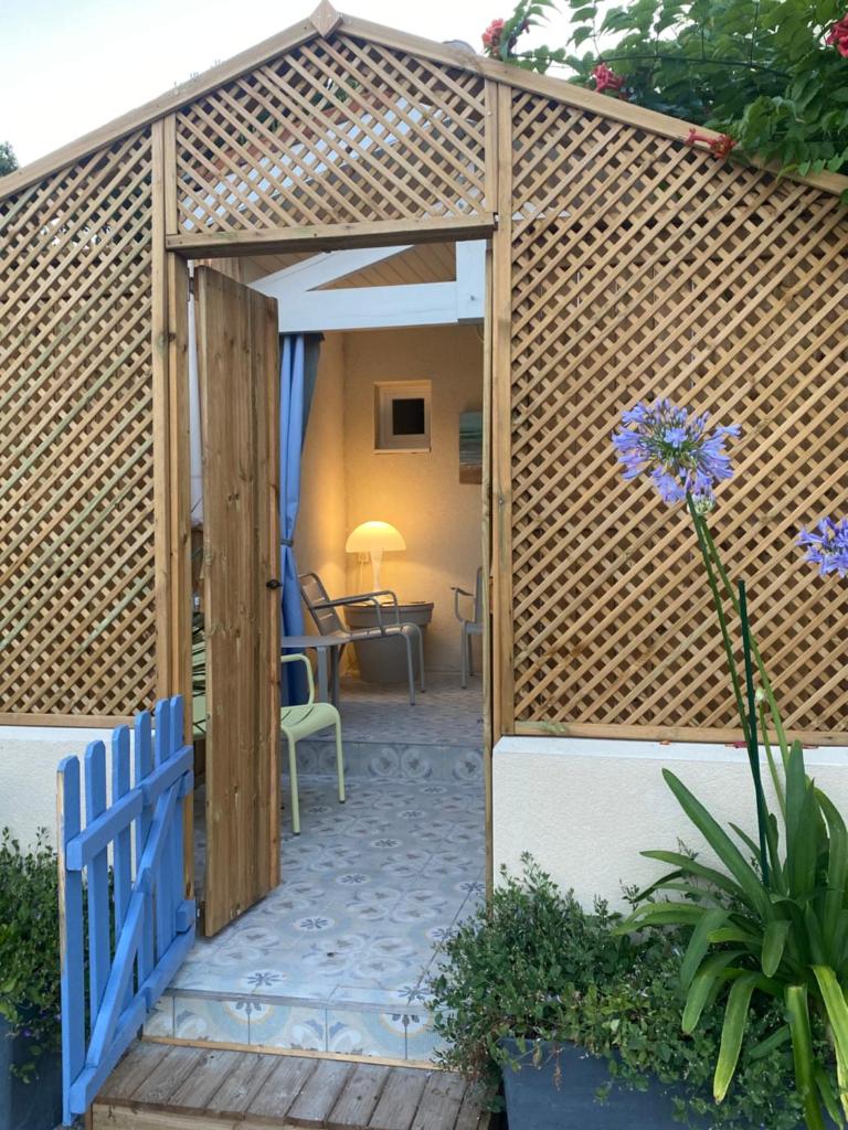 Charming house close to the Plage des Huttes photo 1