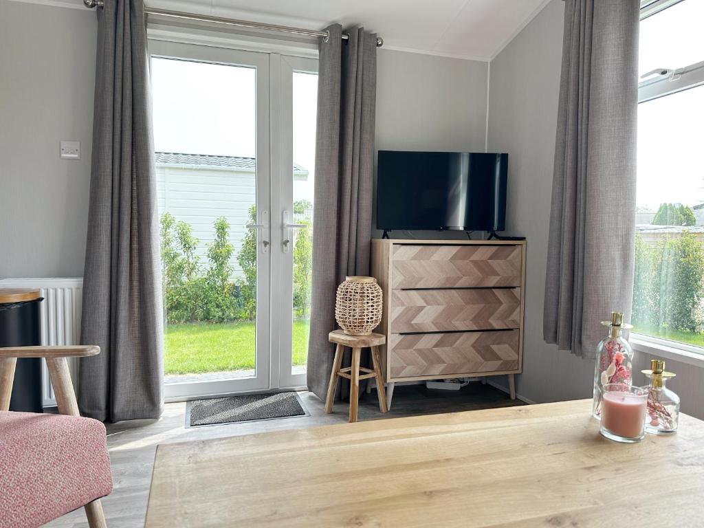 Chalet 572 op Recreatiepark De Wielen photo 4