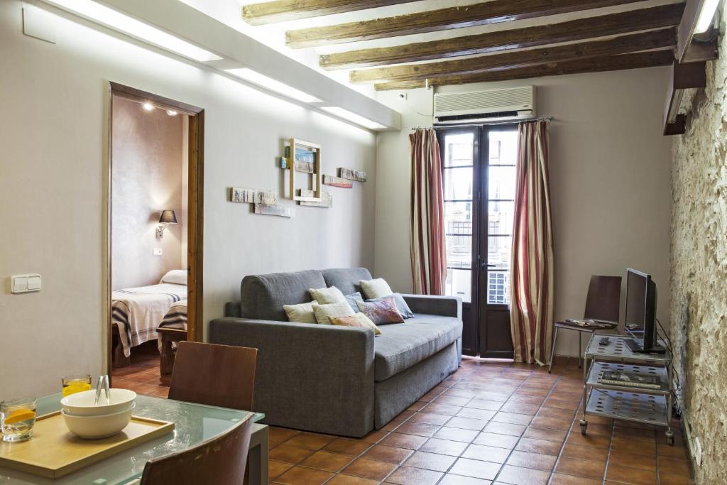 AinB Las Ramblas-Guardia Apartments - Tap to explore photos